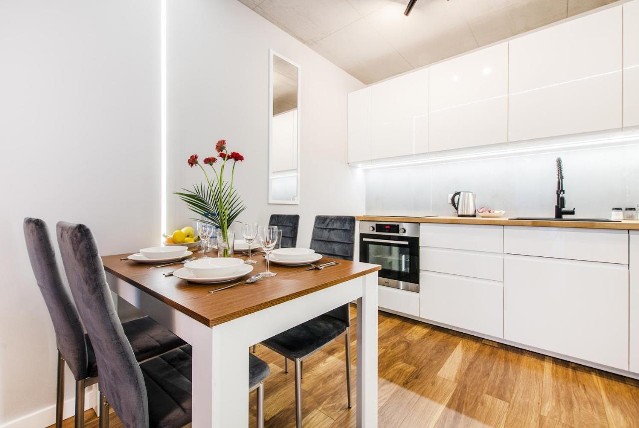Smart Rental Management Apartments - City Center Вроцлав Экстерьер фото